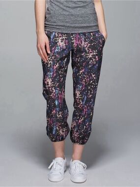 Lululemon Athletica Om Pant multi balck color cropped joggers